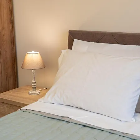 아파트 John's 카라보밀로스