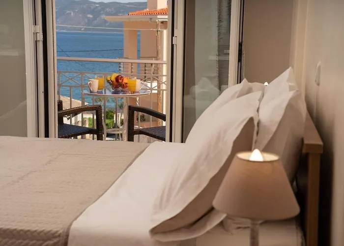 John's كارافوميلوس