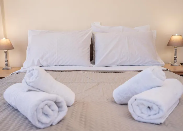 John's * كارافوميلوس